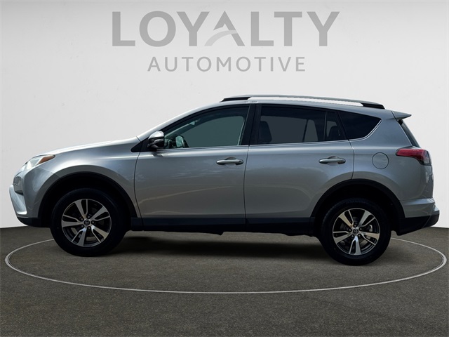 2017 Toyota RAV4 XLE photo 2