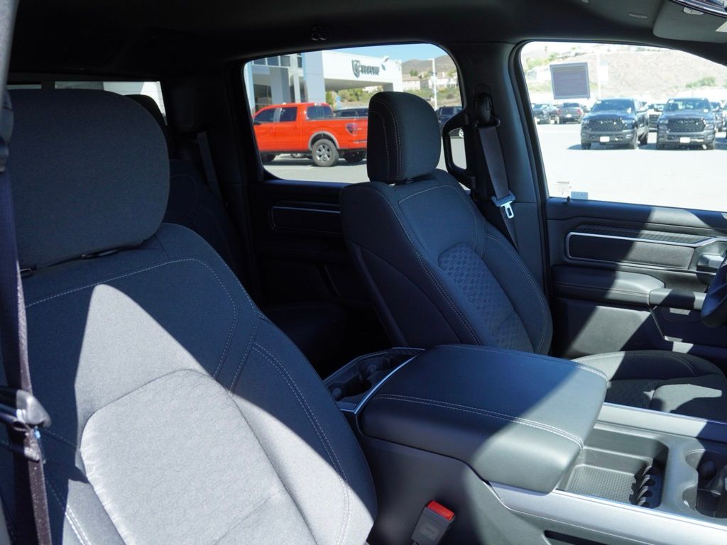 New 2026 Granite Crystal Metallic Clear-Coat Exterior Paint RAM Big Horn Night Edition image 24