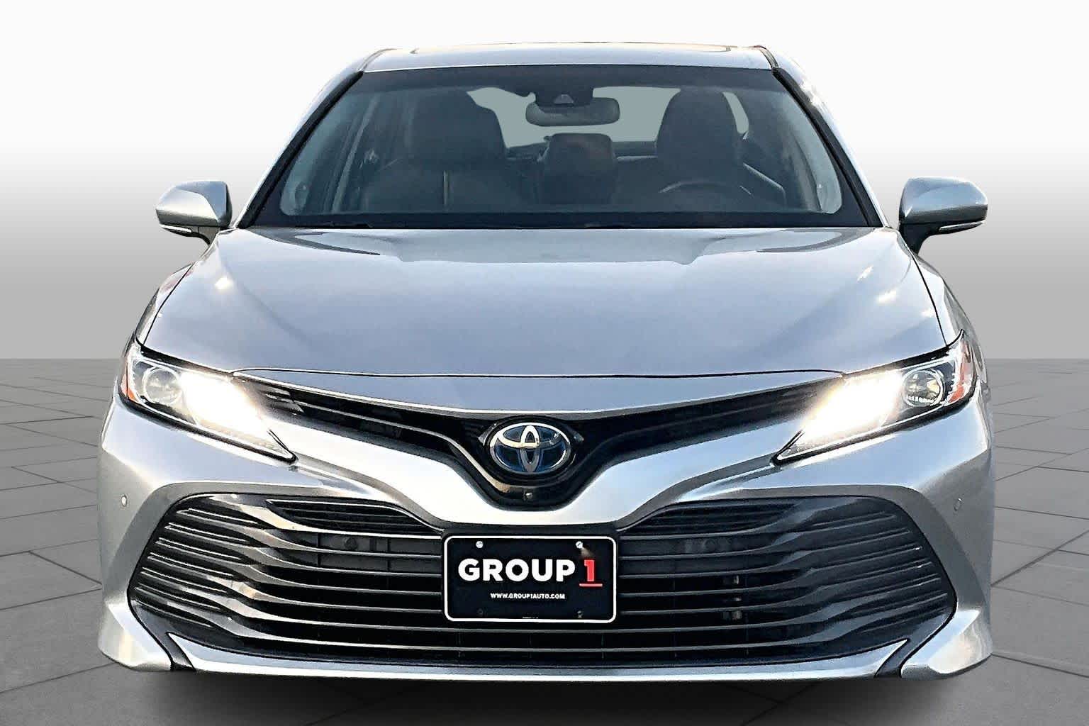 2018 Toyota Camry Hybrid XLE photo 3