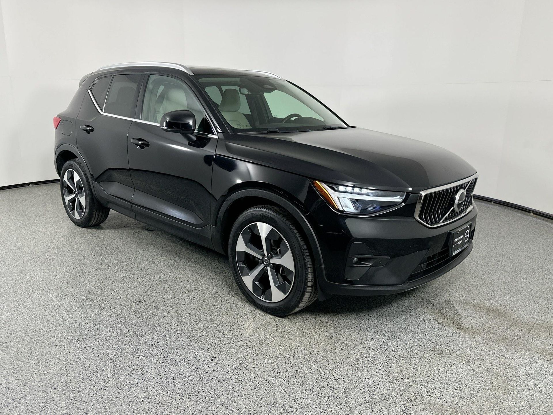2023 Volvo XC40 Plus photo 3