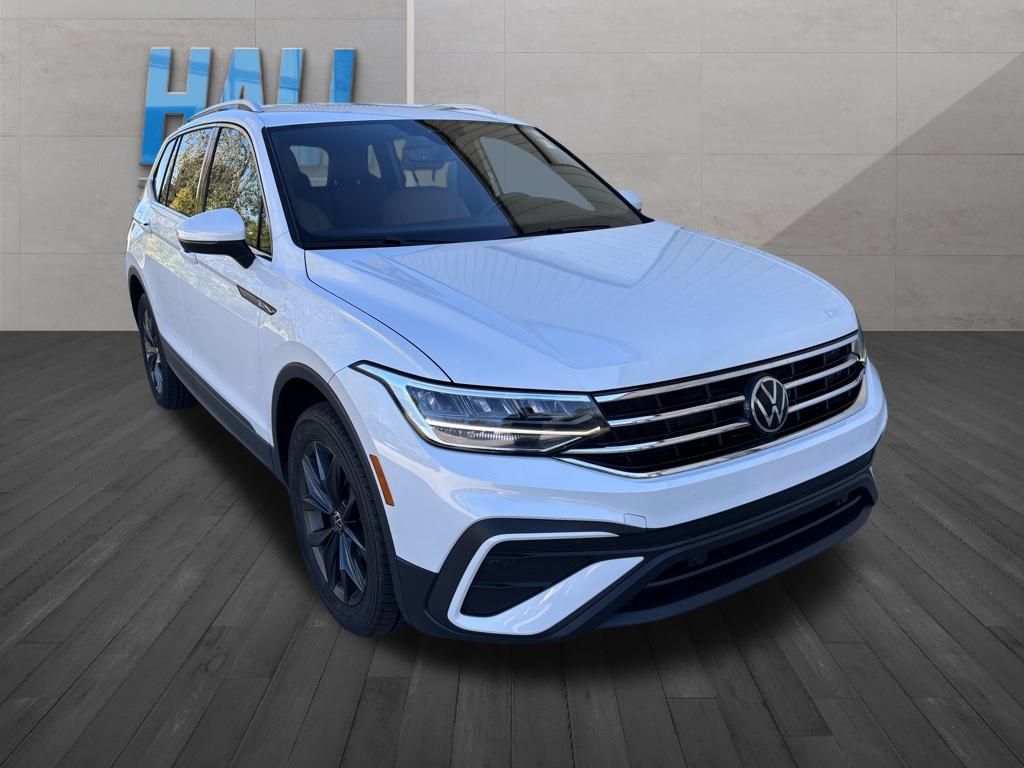 2023 Volkswagen Tiguan SE photo 3