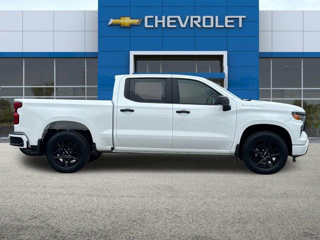 2026 Chevrolet Silverado Custom photo 3