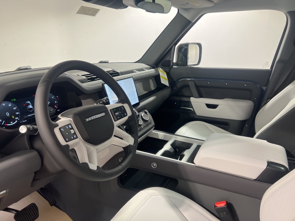 2025 Land Rover Defender 110 S photo 10