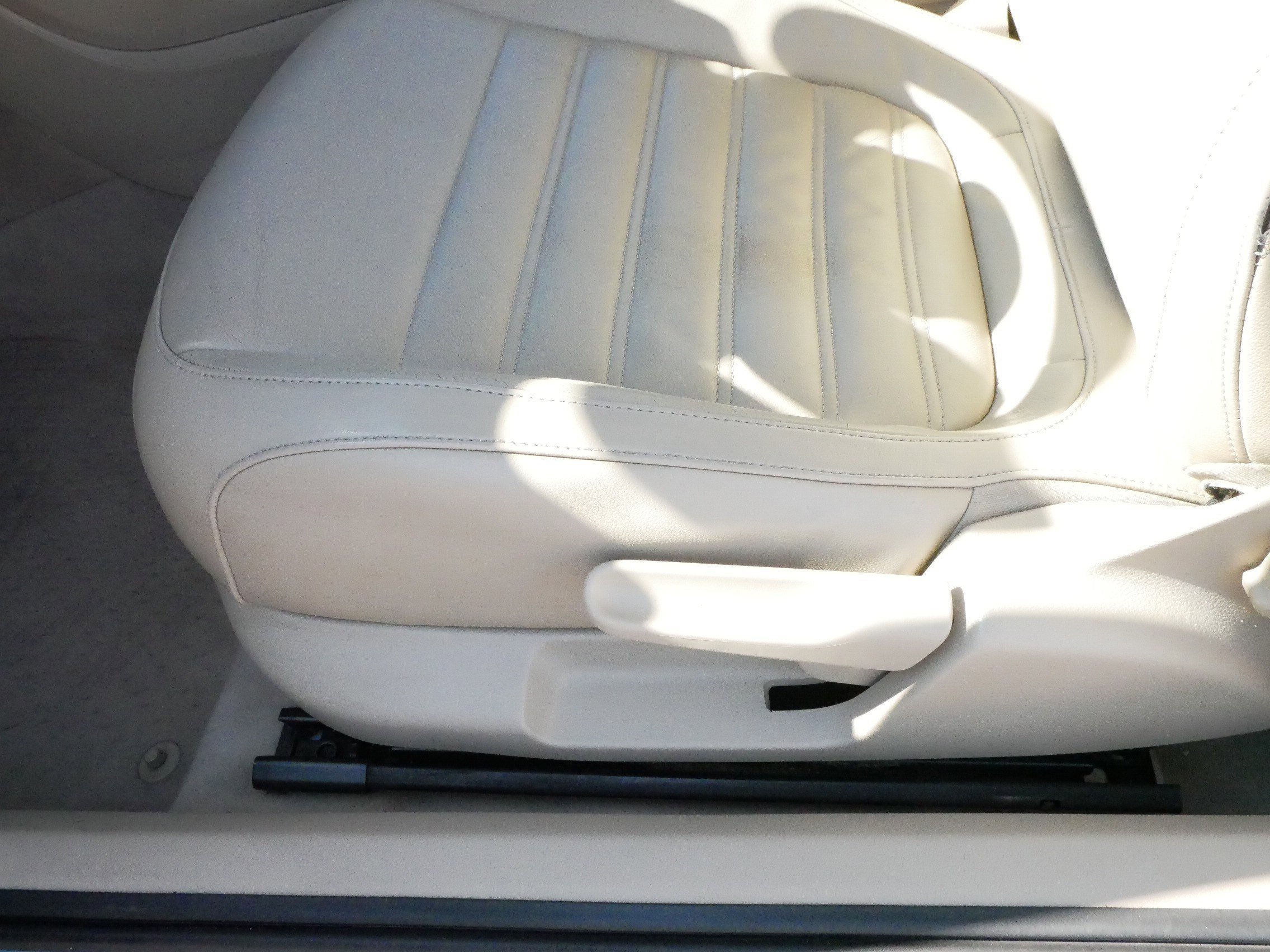 2014 Volkswagen Beetle Convertible R-Line photo 18