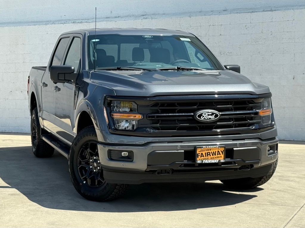 2025 Ford F-150 XLT photo 2