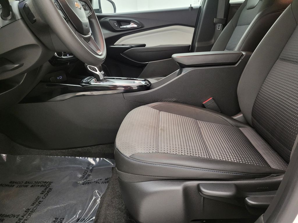 2024 Chevrolet Trax LT photo 15