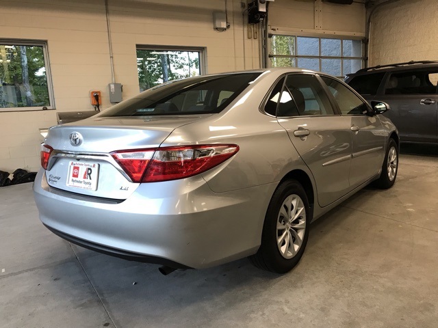 2017 Toyota Camry LE photo 3