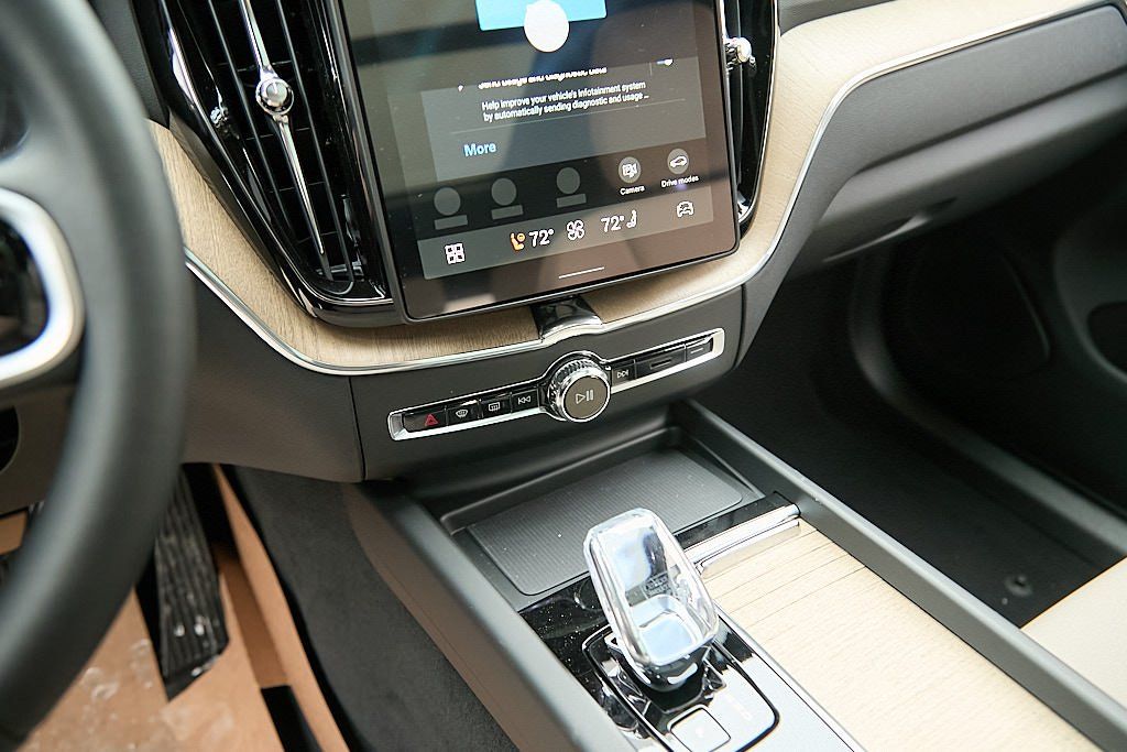 2026 VOLVO XC60 - Image 16