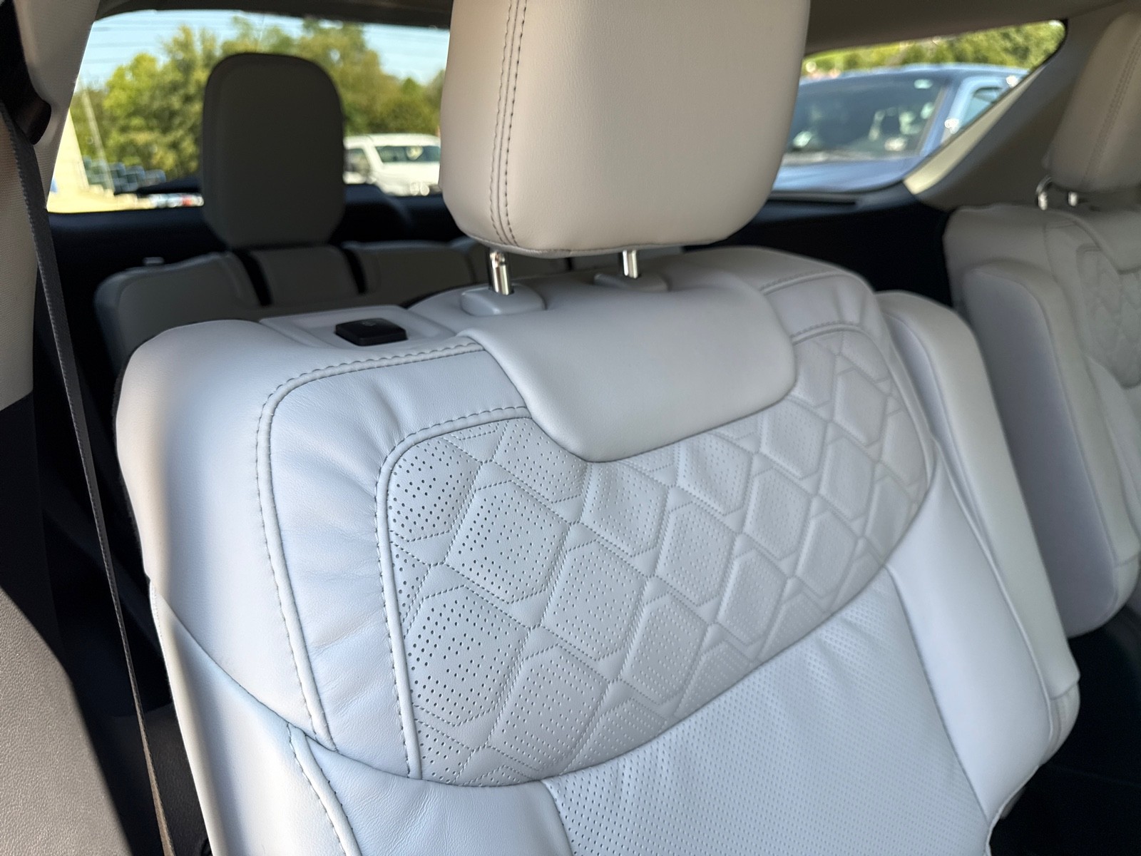 2025 Ford Explorer Platinum photo 7