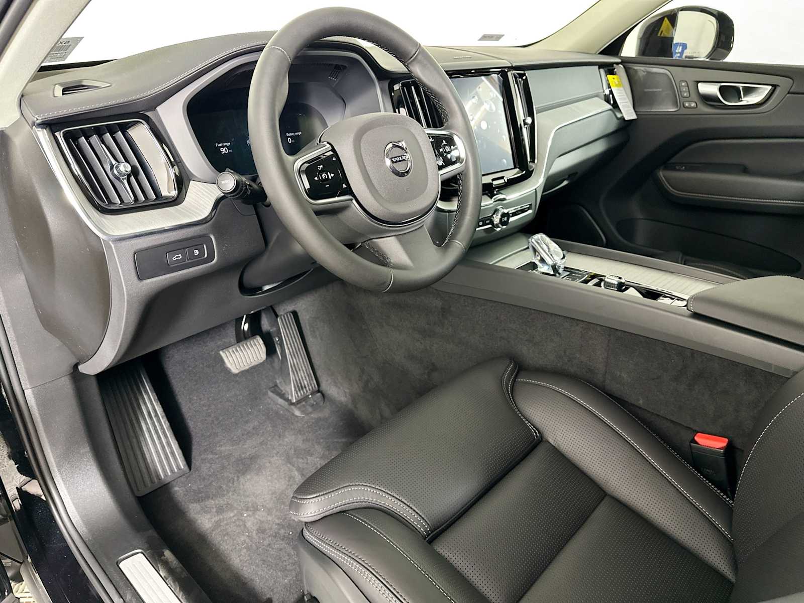 2025 Volvo XC60 photo 7