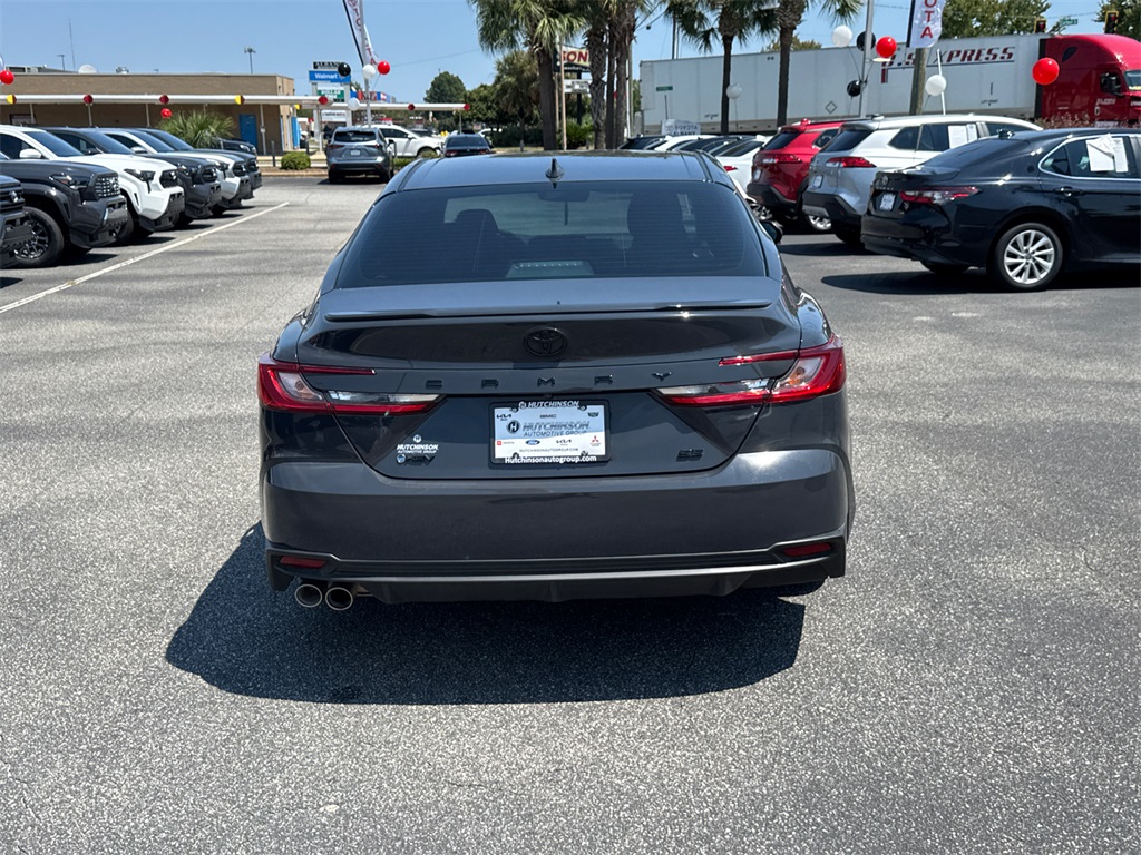2025 Toyota Camry SE photo 4
