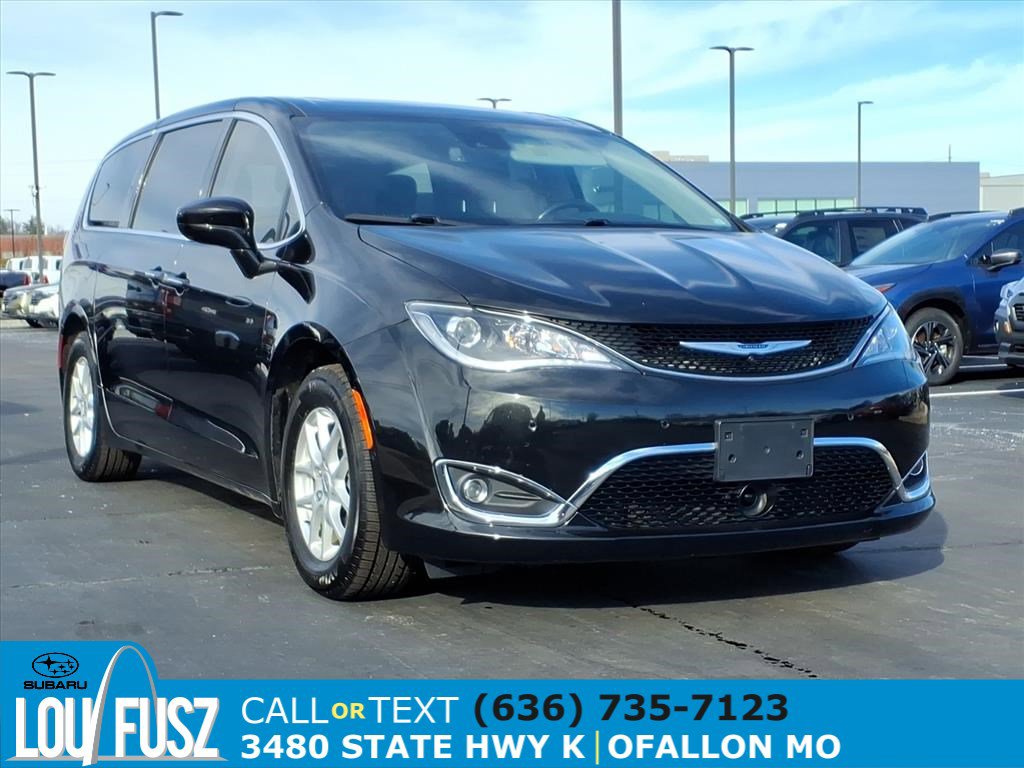 2020 Chrysler Pacifica Touring's photo