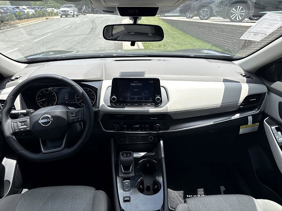 2025 Nissan Rogue SV photo 16