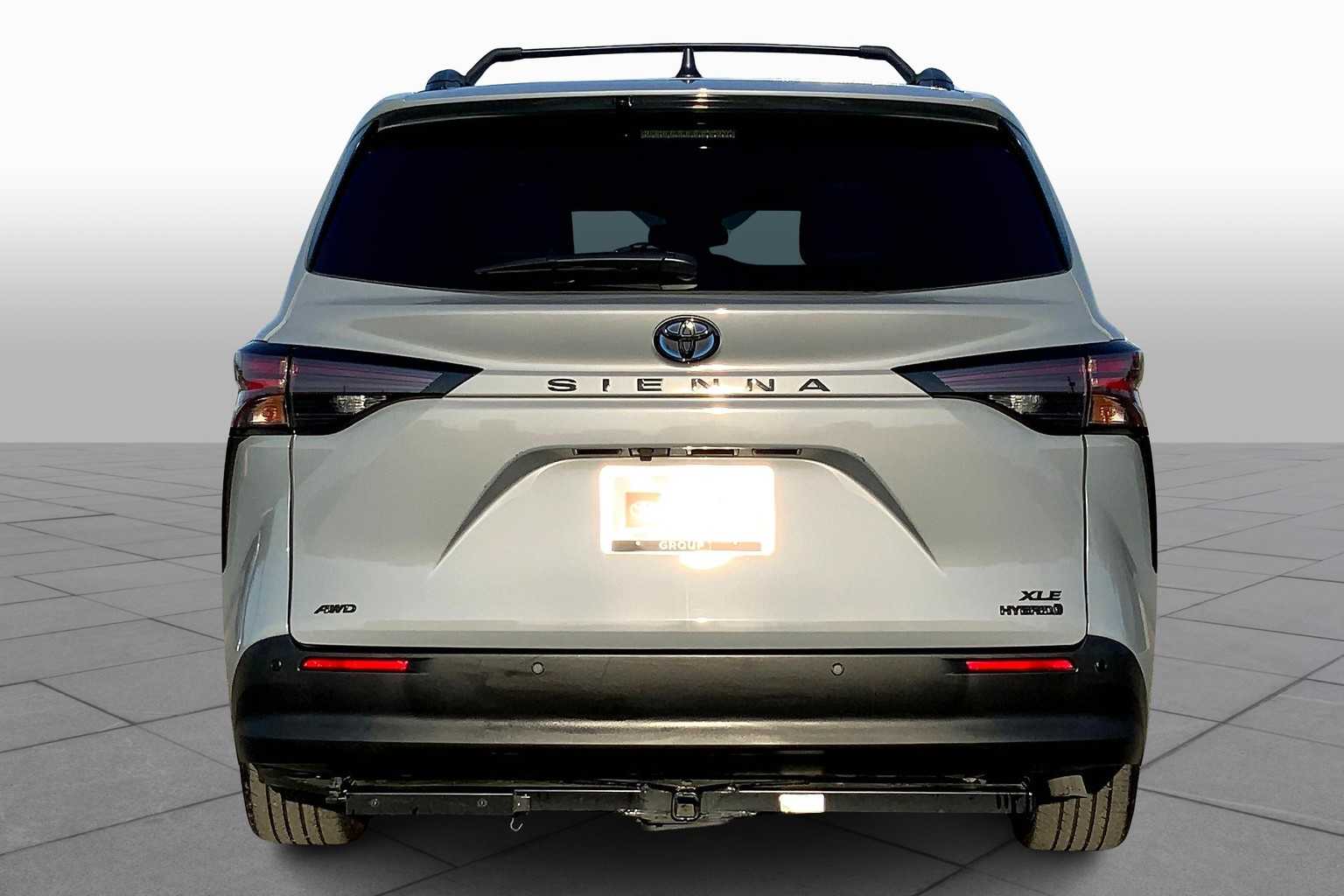 2023 Toyota Sienna Woodland Edition photo 4