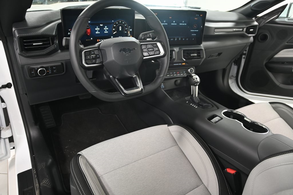 2025 Ford Mustang GT photo 2