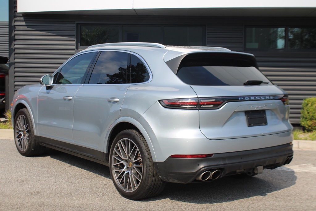 2021 Porsche Cayenne S photo 3