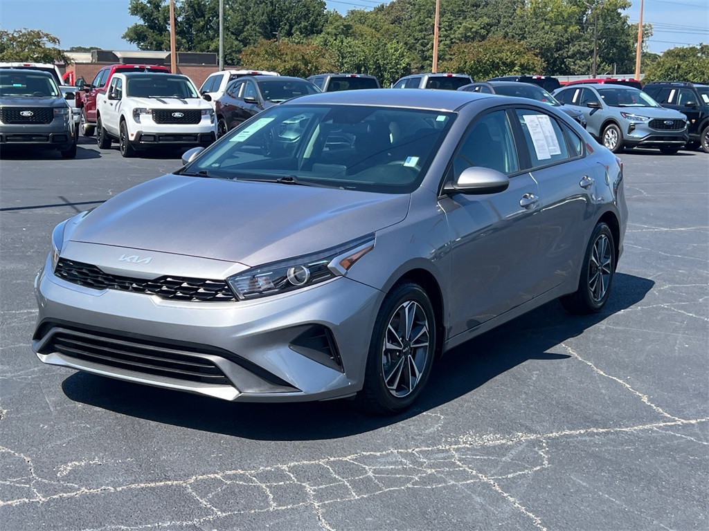 2024 Kia Forte LXS photo 3