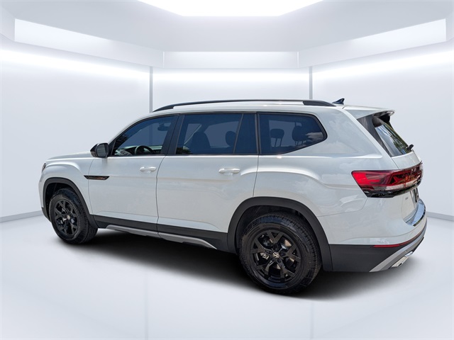 2025 Volkswagen Atlas Peak Edition SE photo 4