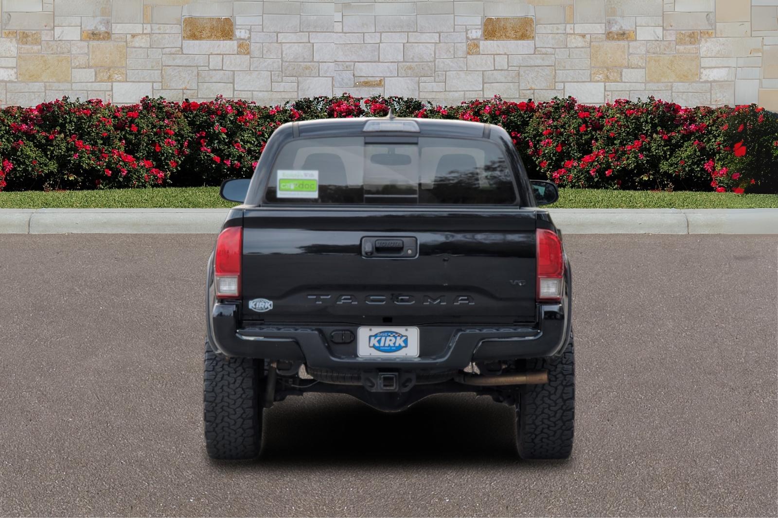 2017 Toyota Tacoma TRD Off-Road photo 4