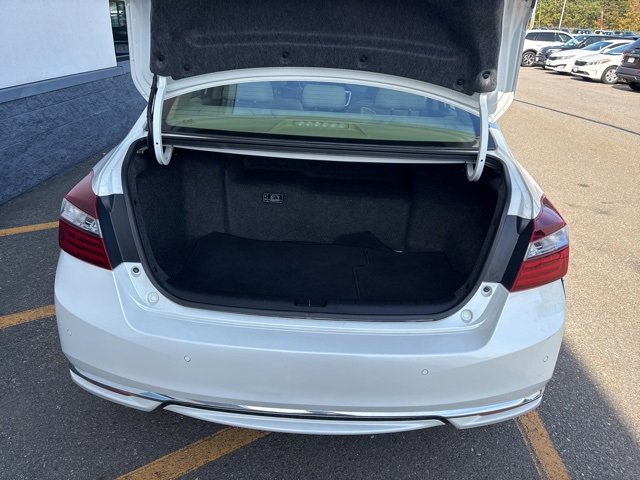 2017 Honda Accord Hybrid Touring photo 17