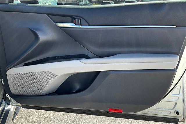 2022 Toyota Camry SE photo 12