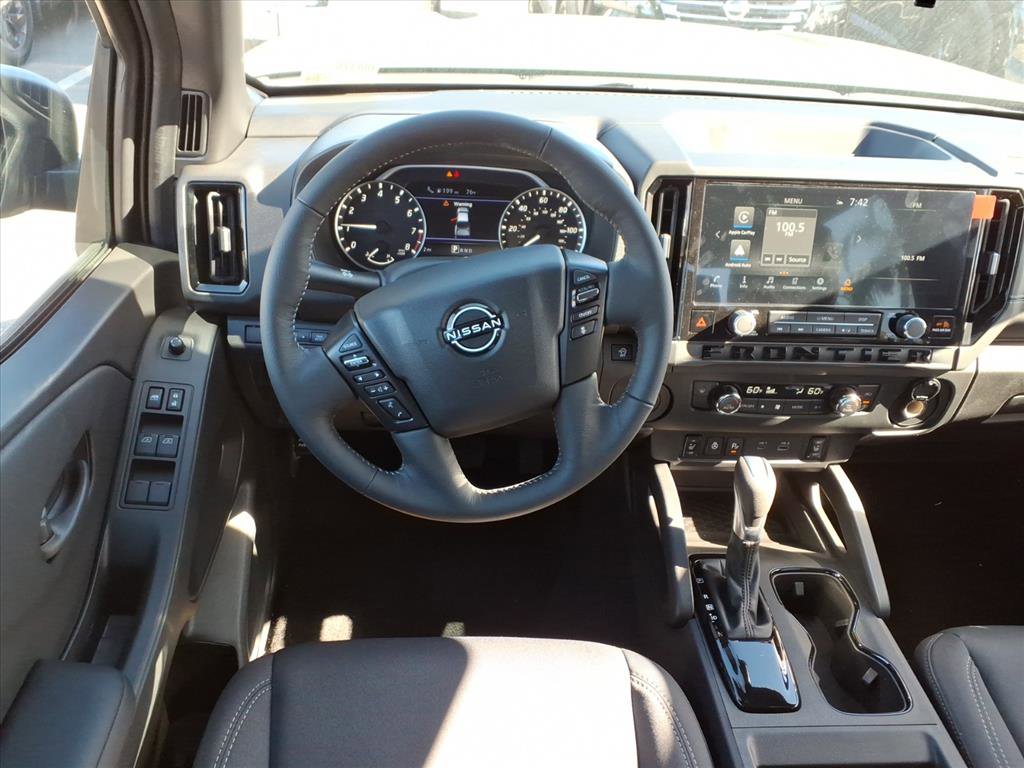 2026 Nissan Frontier Crew Cab SV photo 4