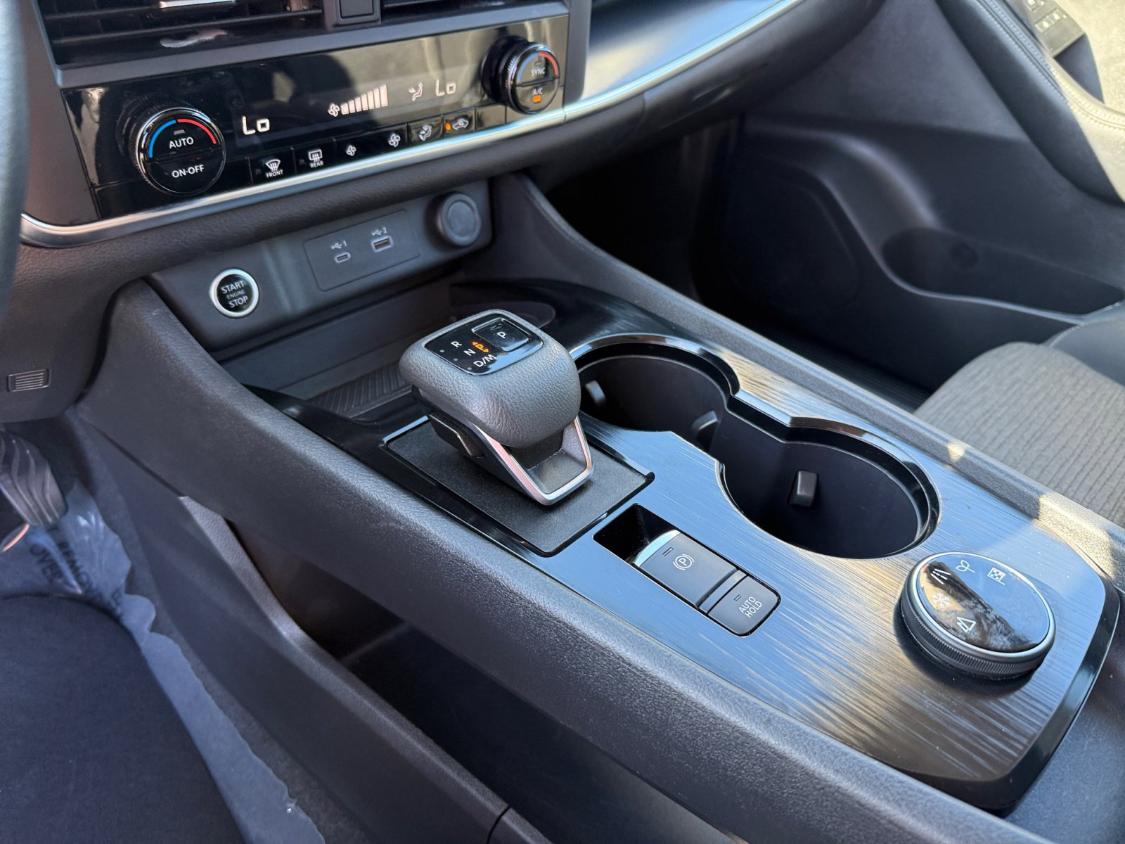 2023 Nissan Rogue SV photo 12