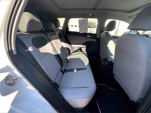 2023 Volkswagen Taos SE photo 21