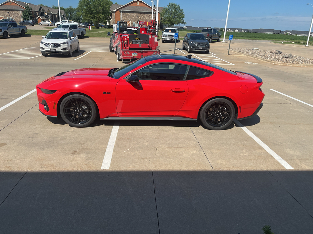 2025 Ford Mustang GT Premium photo 4