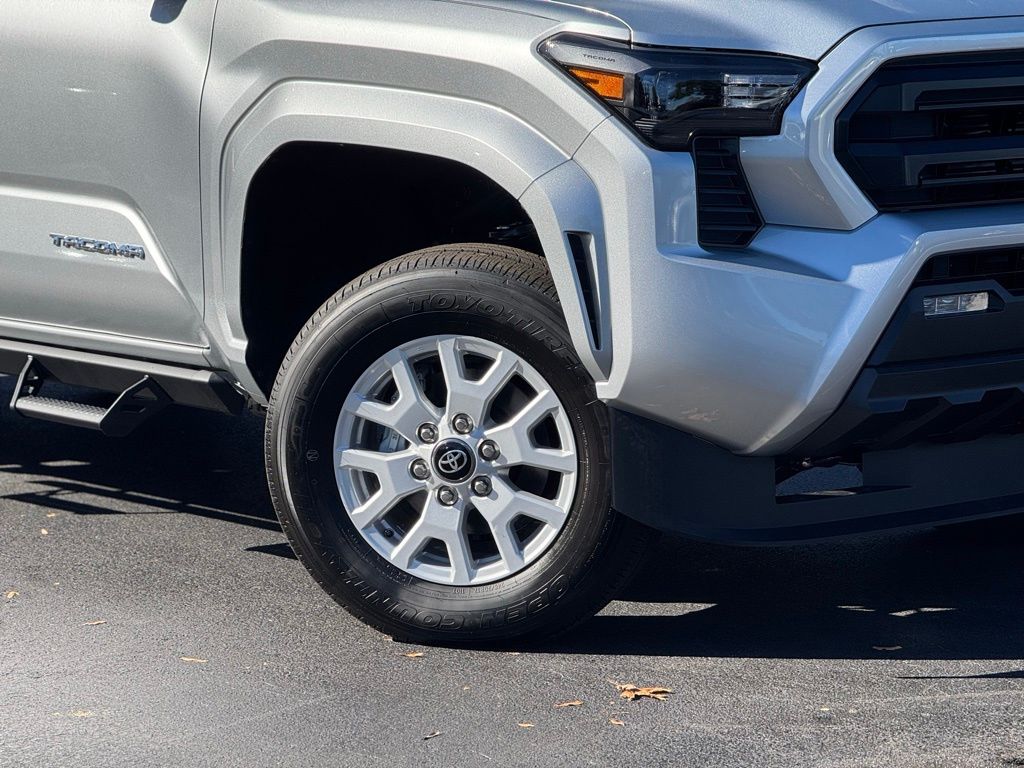 2025 Toyota Tacoma SR5 4x4 Double Cab photo 3