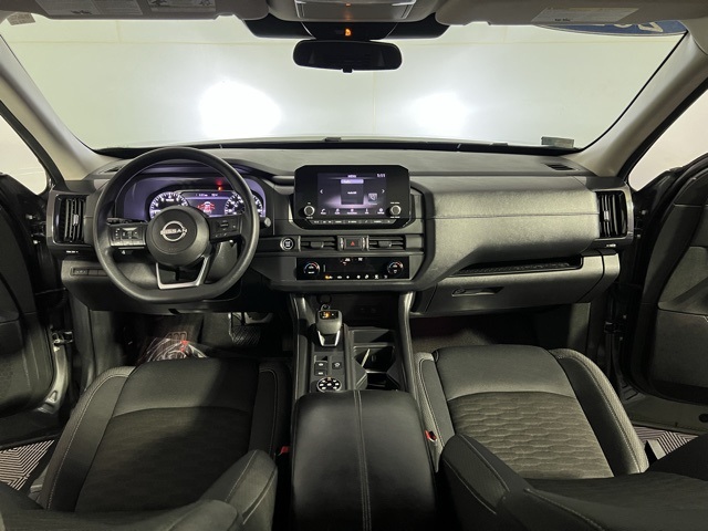 2024 Nissan Pathfinder S photo 10