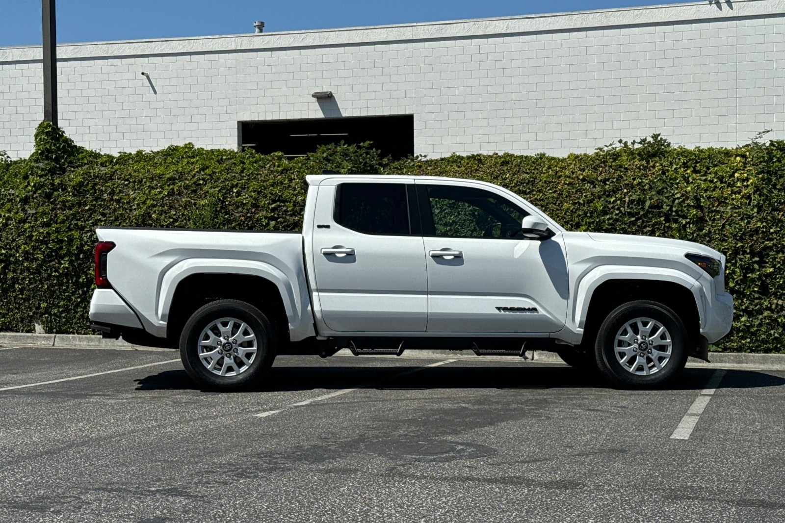 2024 Toyota Tacoma SR5 photo 3
