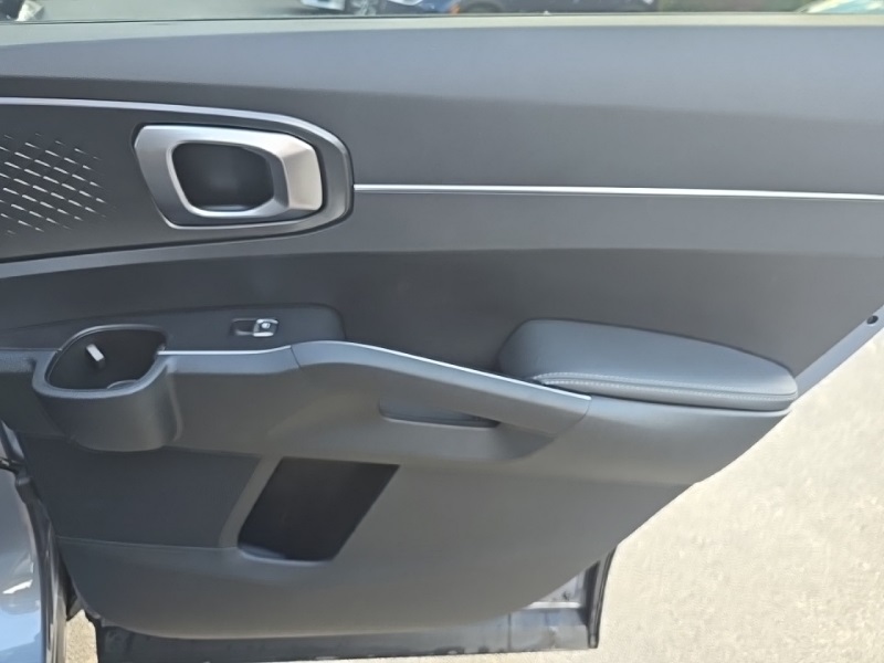 2025 Kia Sorento LX photo 27