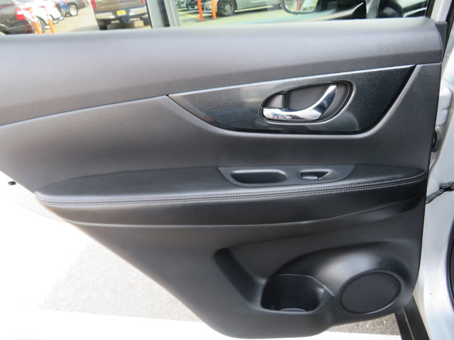 2015 Nissan Rogue SL photo 16