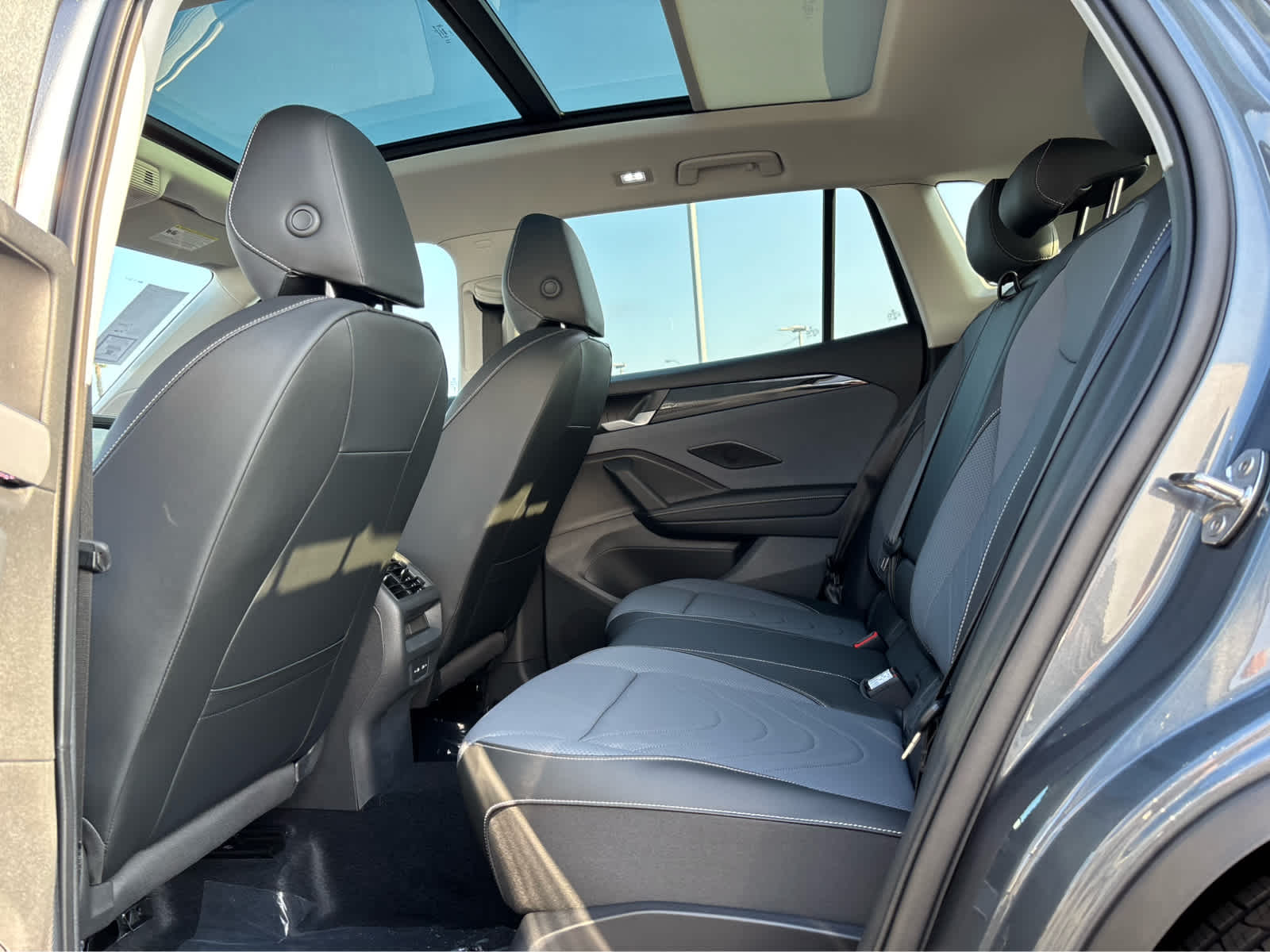 2025 Volkswagen Tiguan SE photo 9