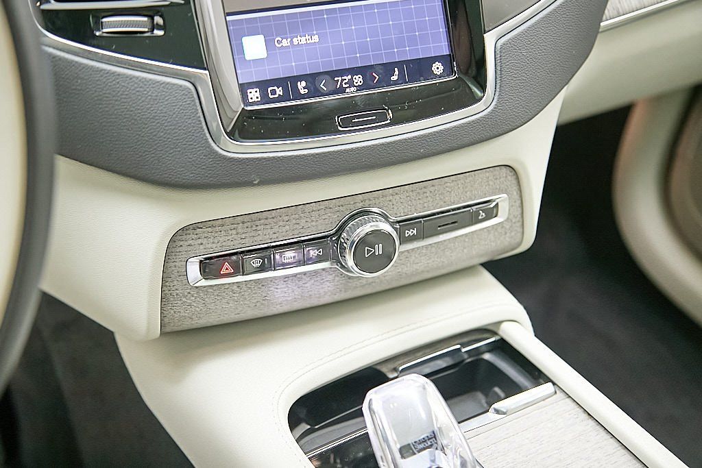 2024 VOLVO XC90 - Image 17