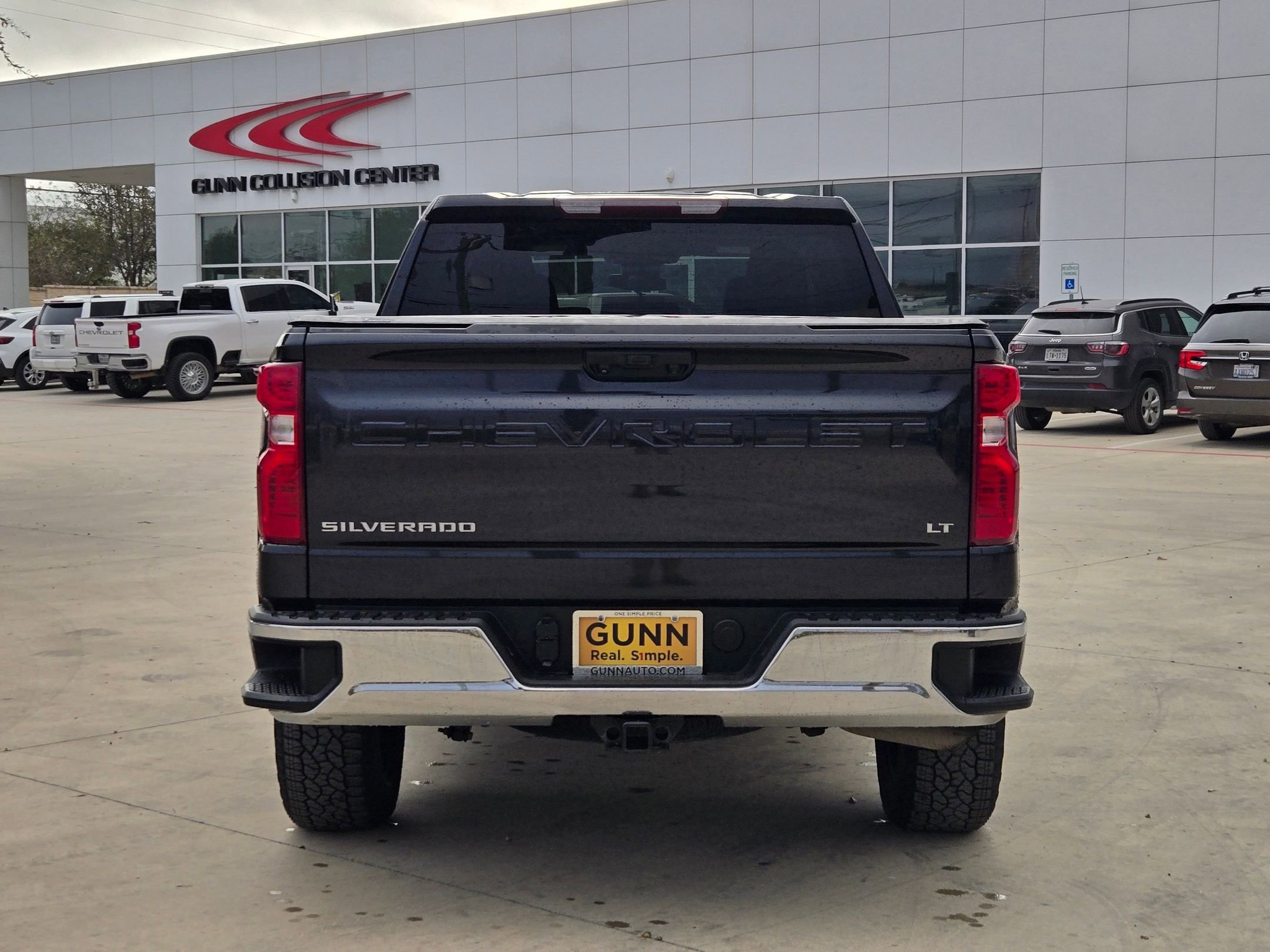 2023 Chevrolet Silverado 1500 LT photo 3