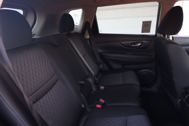 2019 Nissan Rogue SV photo 14