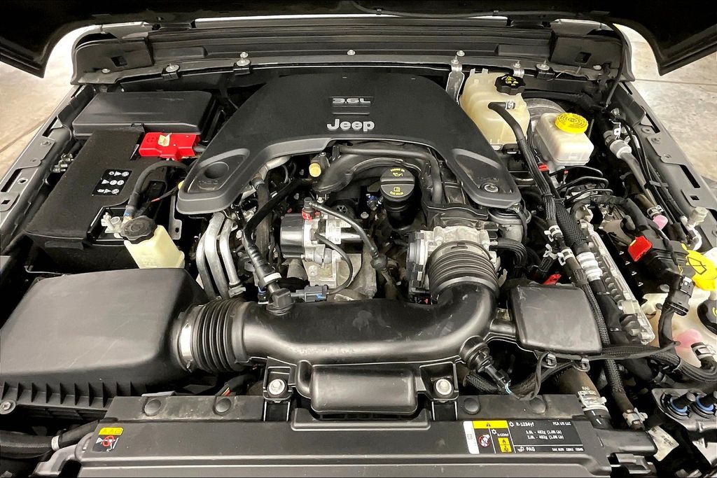 2021 Jeep Wrangler Unlimited Sahara Altitude photo 11