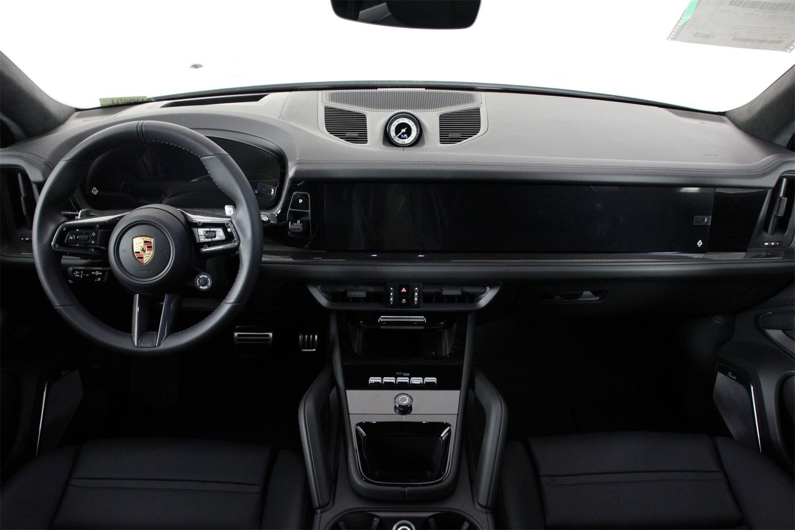 2025 Porsche Cayenne GTS photo 11