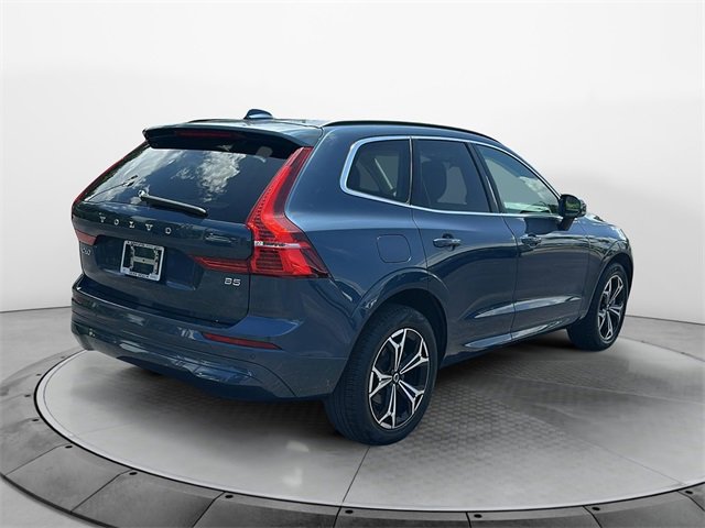 2022 Volvo XC60 Momentum photo 7