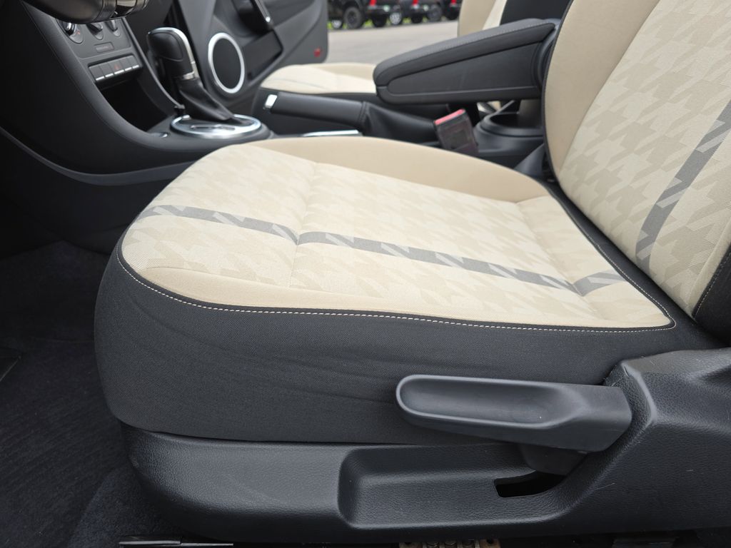 2018 Volkswagen Beetle SE Coast photo 25
