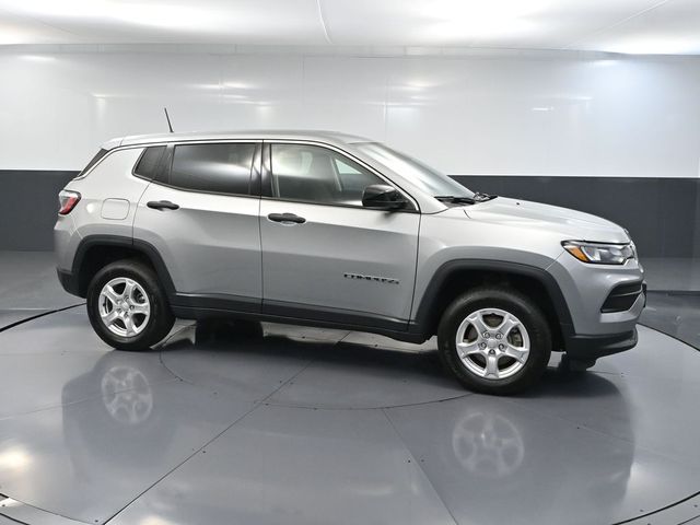 2022 Jeep Compass Sport photo 3