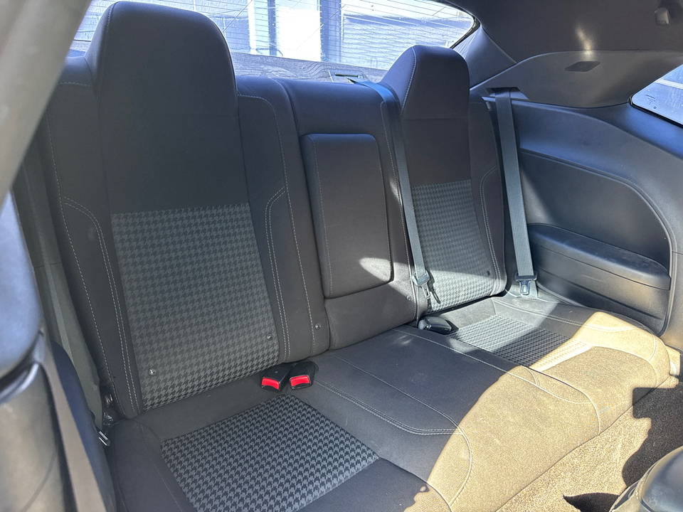 2015 Dodge Challenger SXT photo 7