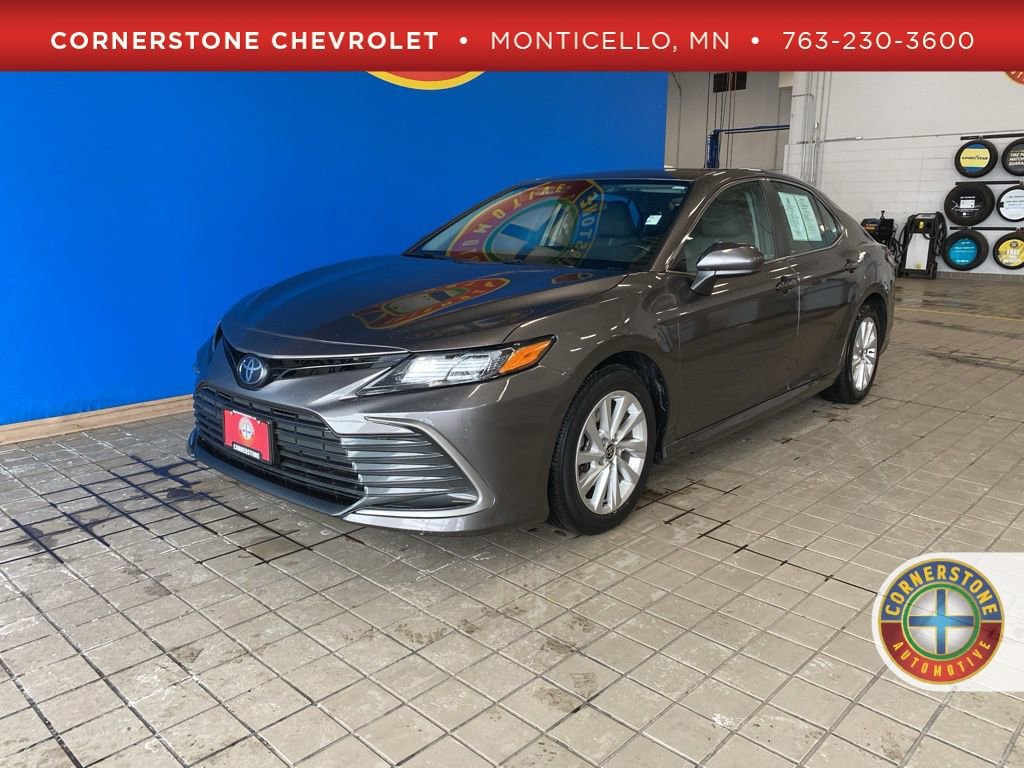 2023 Toyota Camry LE's photo