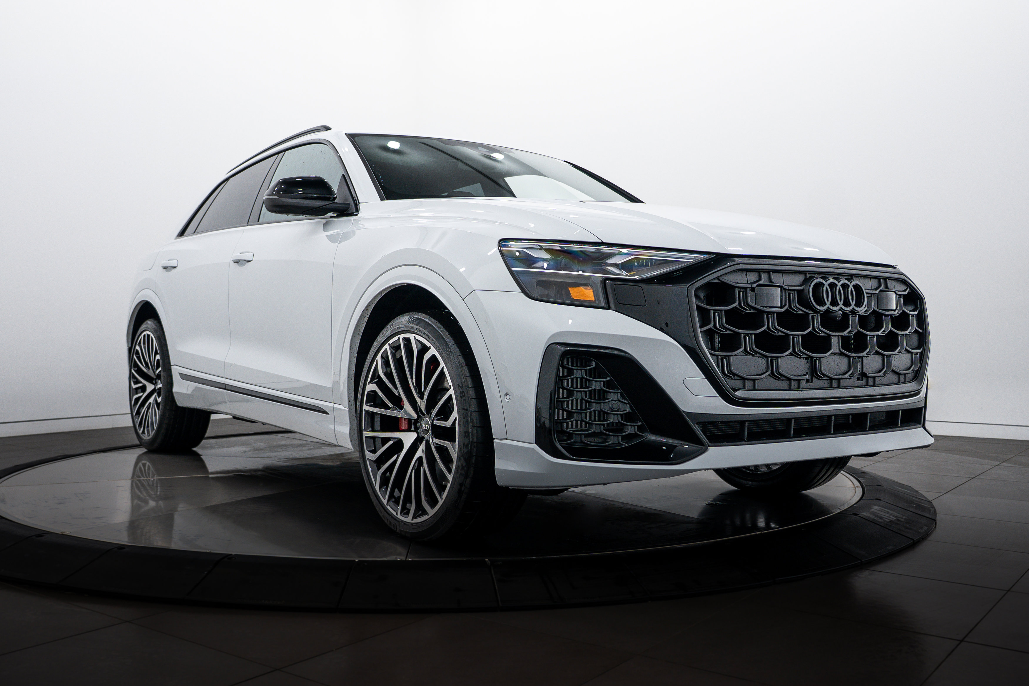 2026 Audi SQ8 Prestige's photo