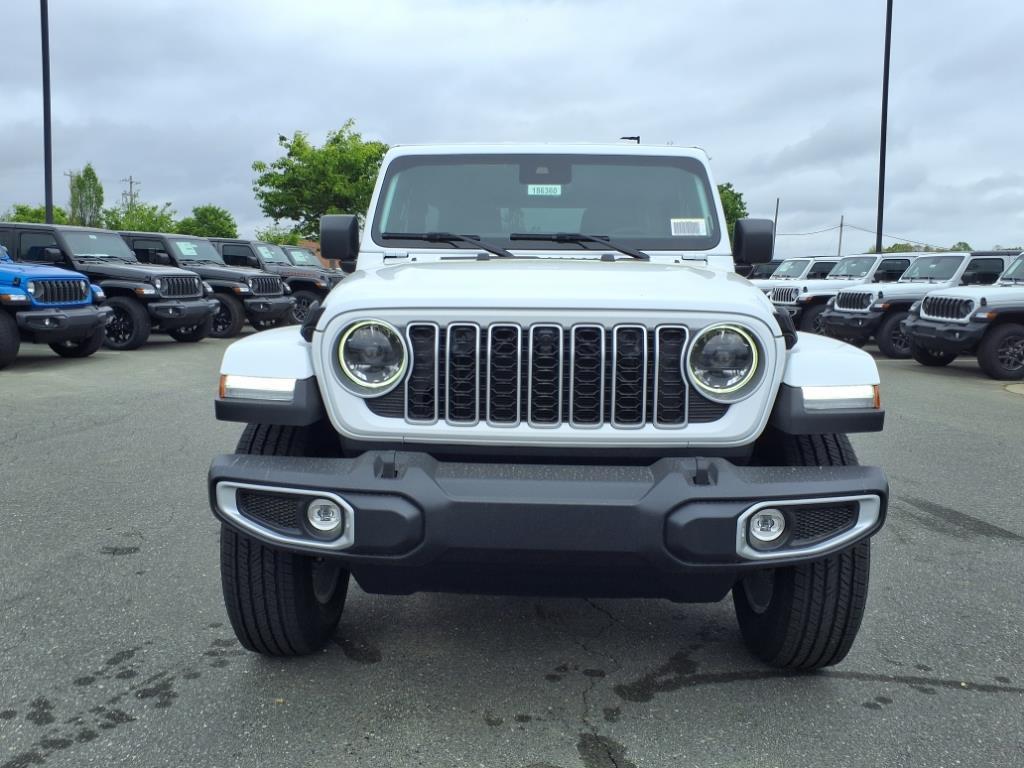 2025 Jeep Wrangler Sahara photo 3