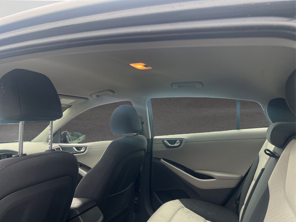 2018 Hyundai Ioniq Plug-In Hybrid photo 6