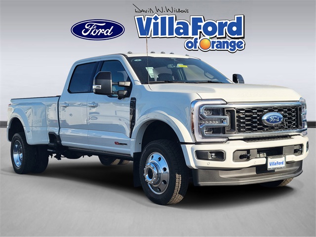 2026 Ford F-450 Super Duty Platinum's photo