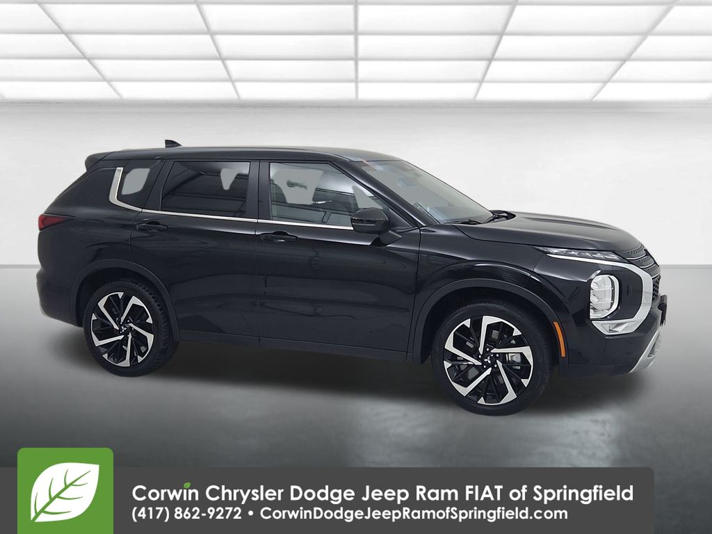 2024 Mitsubishi Outlander SE's photo